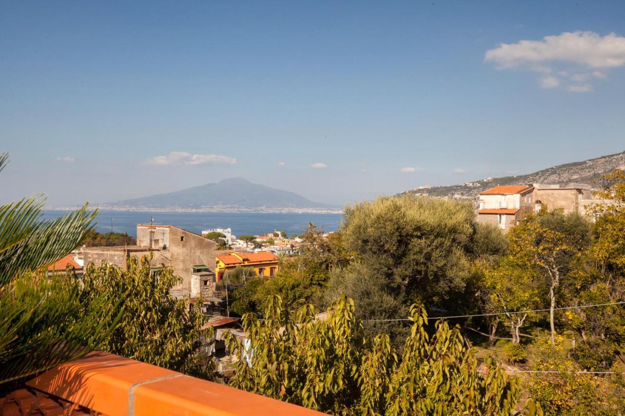 Shanti Home - Restaurant Di Aversano Salvatore Sorrento Eksteriør bilde