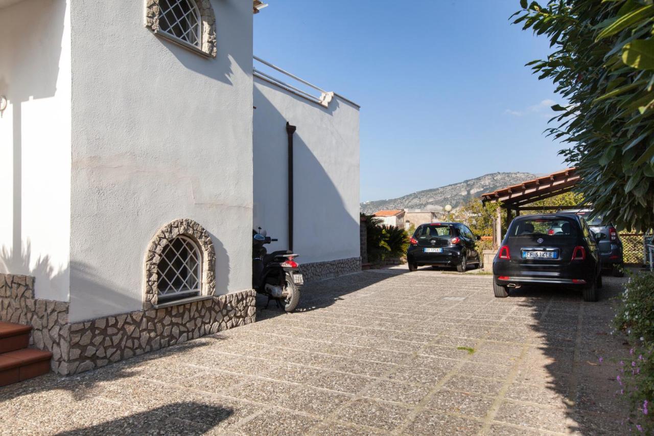 Shanti Home - Restaurant Di Aversano Salvatore Sorrento Eksteriør bilde